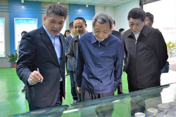 河南省信阳市委书记、市长尚向阳一行光临意昂官网集团调研参观