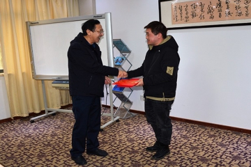 娄底市迎江区政协主席叶进明一行来意昂官网集团慰问造血干细胞捐献者吴飞同道